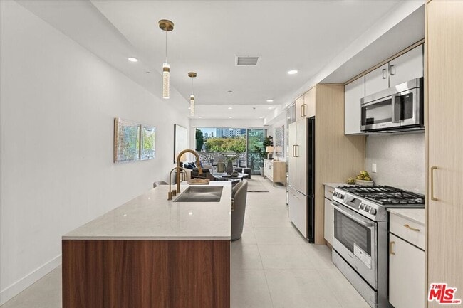 Building Photo - 1257 N Sweetzer Ave