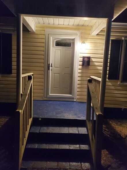 FRONT PORCH - 905 N Layton Ave