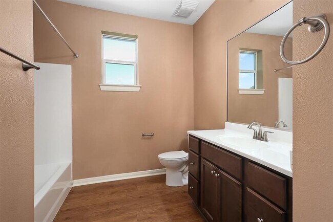 Building Photo - 1413 Kirwin St