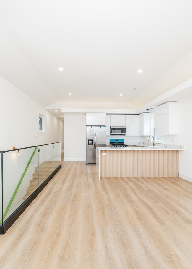 Building Photo - 1245 S Fairfield Ave