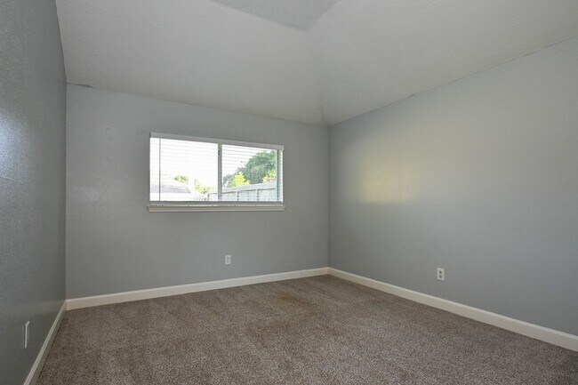 Building Photo - 6543 Liberty Valley Dr