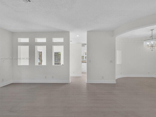 Building Photo - 11407 Lakeview Dr