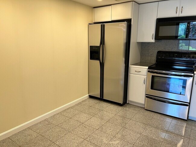 Building Photo - 404 Paradise Rd