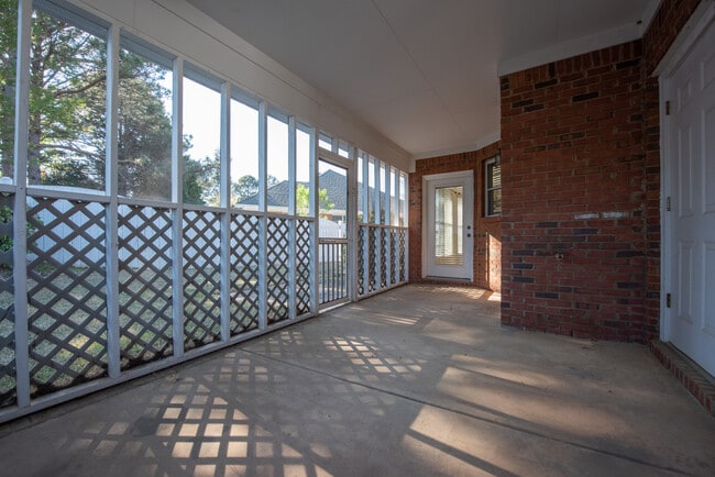 Building Photo - 1605 Over Cup Cir