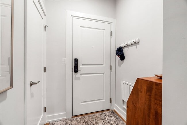 Building Photo - 65 Washington St