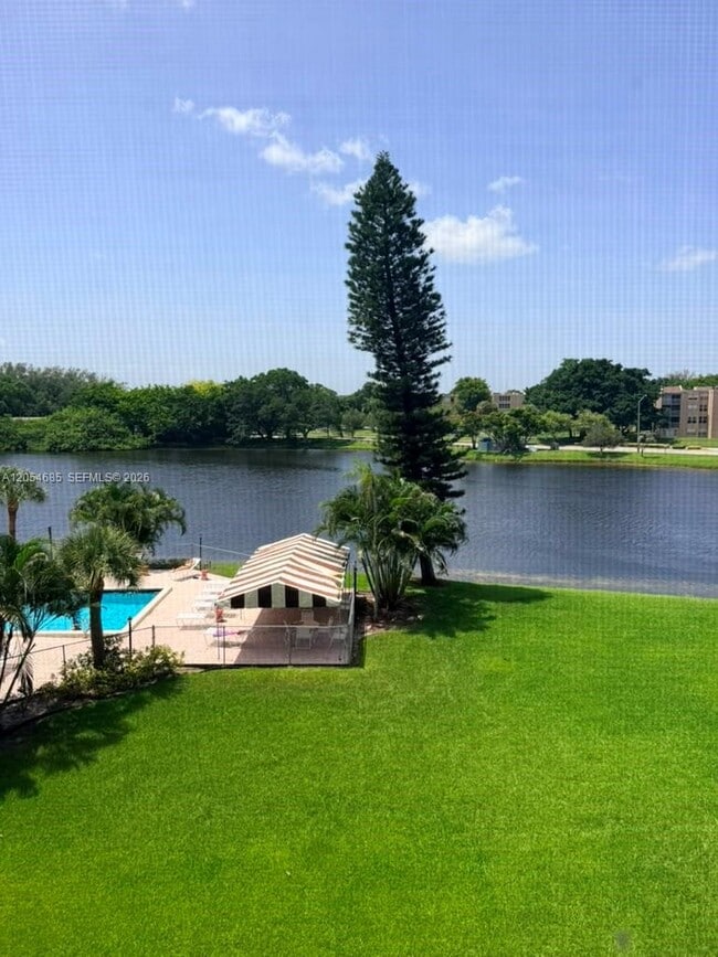 Building Photo - 9440 Poinciana Pl
