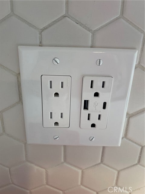 Building Photo - 413 S Illinois St