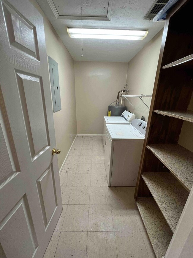 Building Photo - 1743 N Tallowood Dr