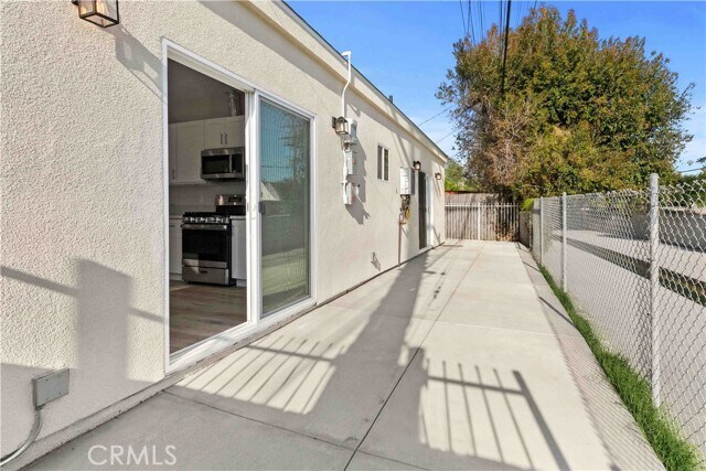 Building Photo - 702 E Glenoaks Blvd