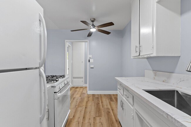 Interior Photo - 621 Cerritos Avenue