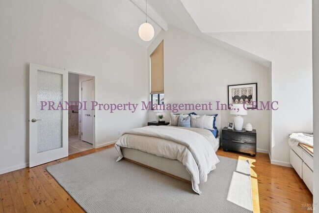 Building Photo - Panoramic View From This Strawberry Home w...