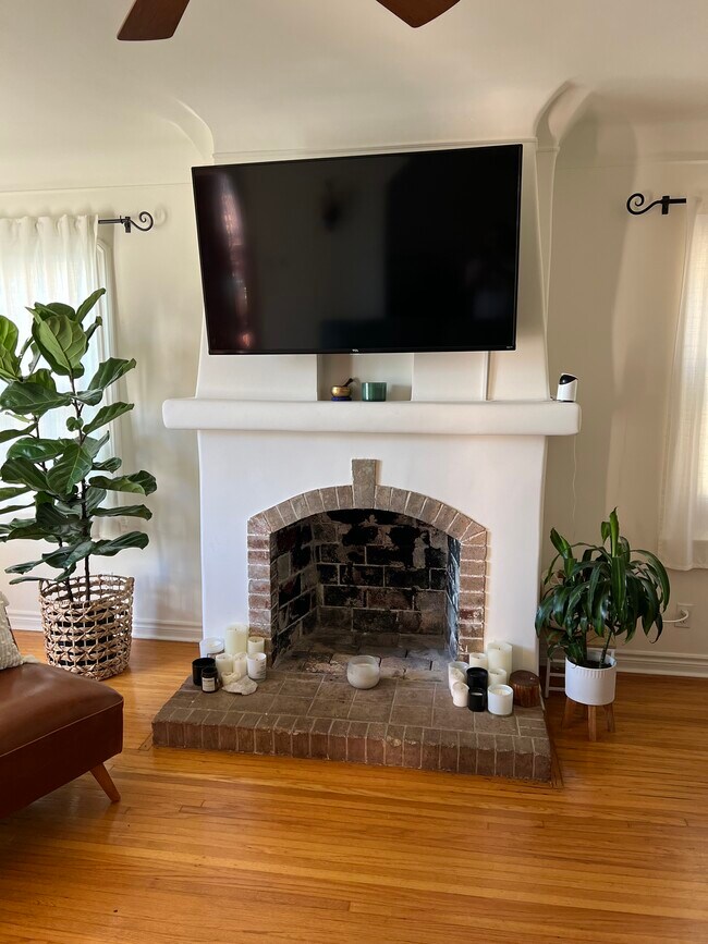 Building Photo - 6087 Cashio St