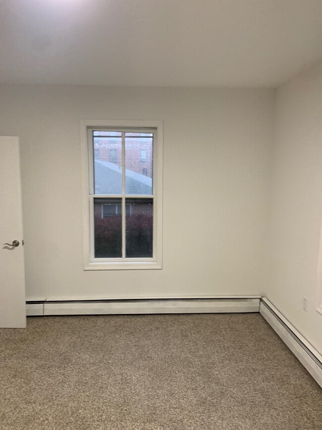 Building Photo - 1 E Broad St