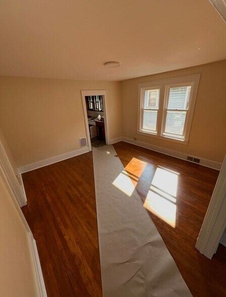 Building Photo - 808 Waverly Pl