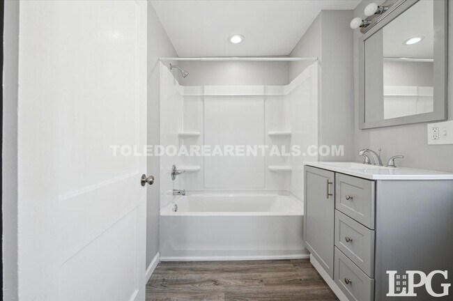 Building Photo - 630 Colima Dr