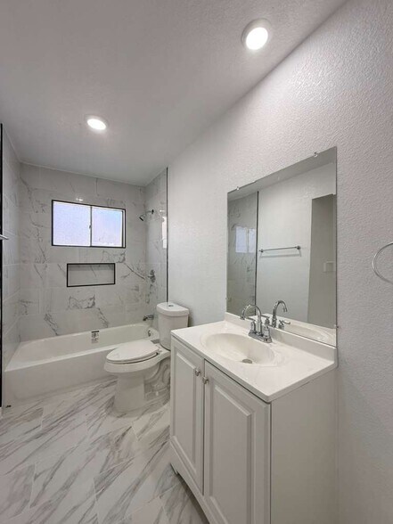 Building Photo - 4510 Briargrove St