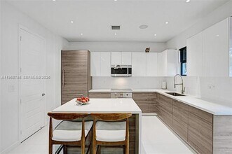 Building Photo - 650 NE 193rd Terrace