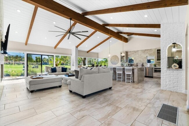 Building Photo - 48731 San Vicente St