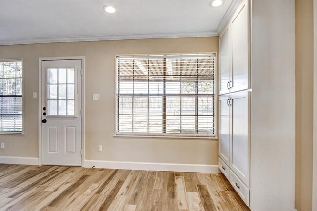 Building Photo - 505 Foxmeadow Ln