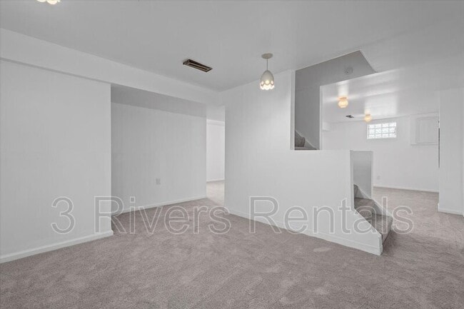 Building Photo - 1303 Cloverdale St