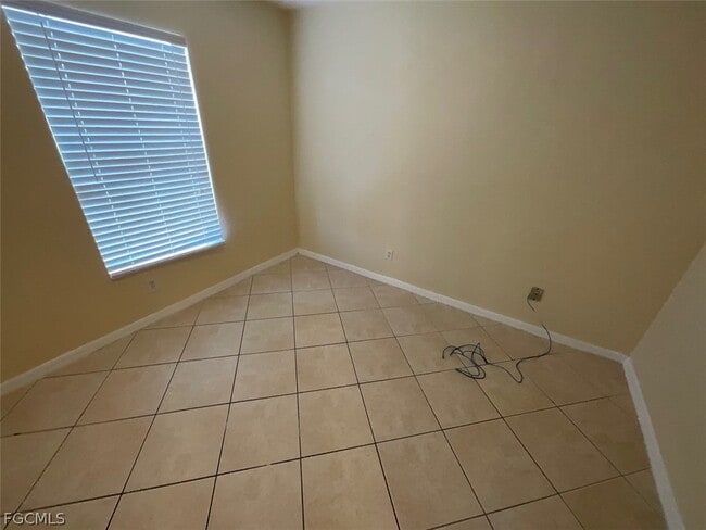 Building Photo - 4005 1st St SW