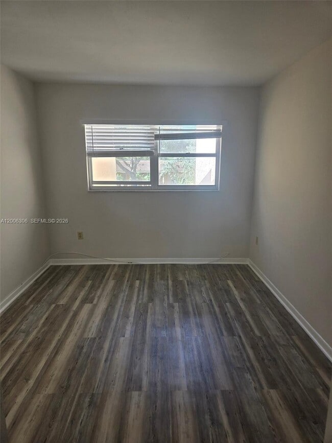 Building Photo - 9011 NE 4th Avenue Rd