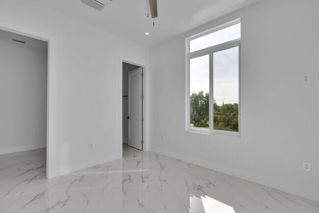 Building Photo - 31368 Ave I