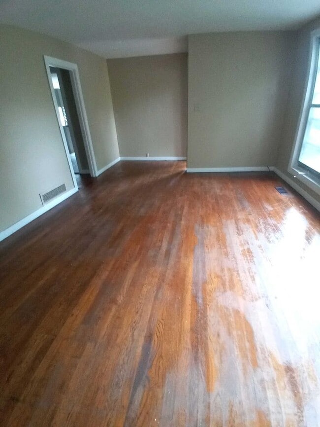 Building Photo - 4 bedroom/2 bathroom house in Florence, ju...