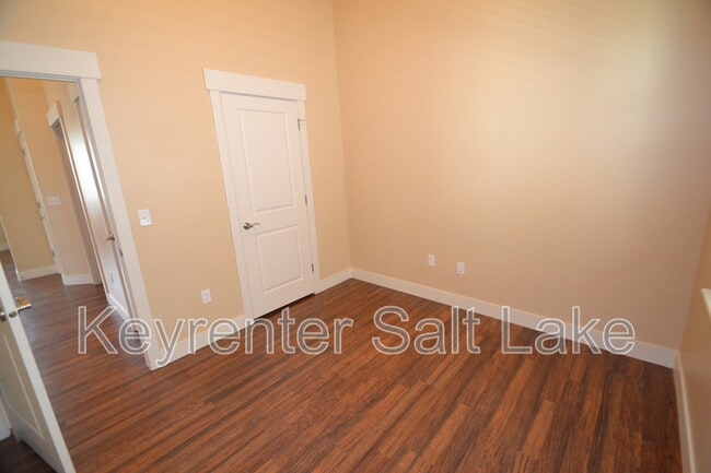 Building Photo - 938 Rebecca View Dr
