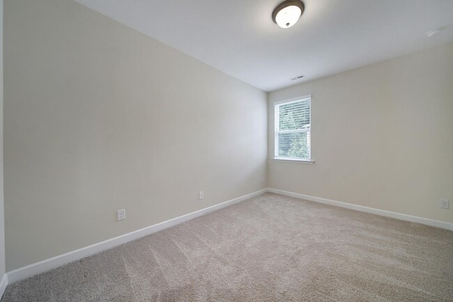 Building Photo - Gorgeous 4 Bed 3.5 Bath Home with Basement...