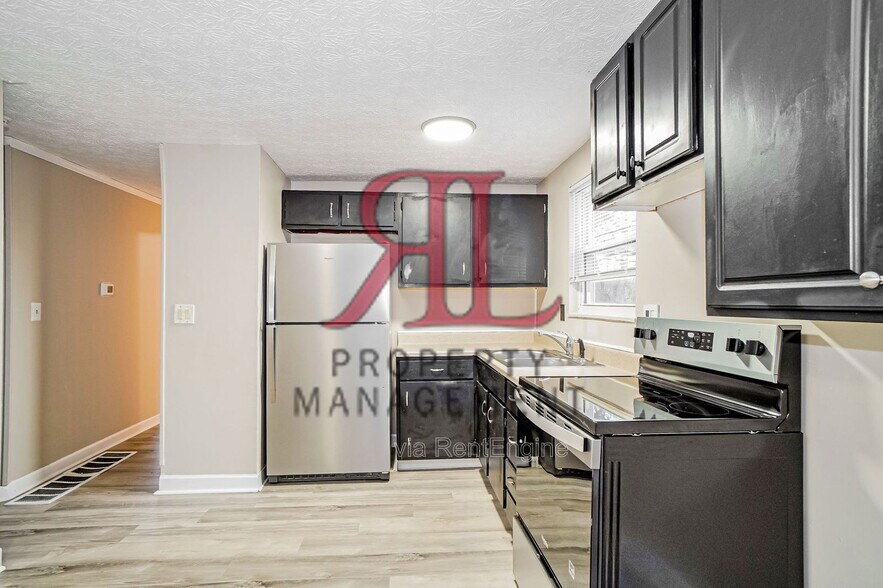 Building Photo - 3465 Clarkston Ave