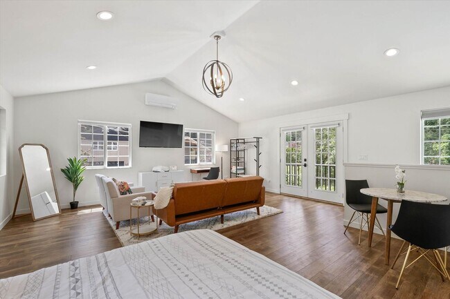 Building Photo - "Luxurious 5-Bedroom Spokane Retreat with Pool, Guest Suite, and Stunning Finishes!"