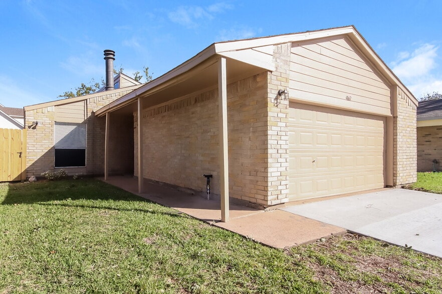 Primary Photo - 4167 Amir St