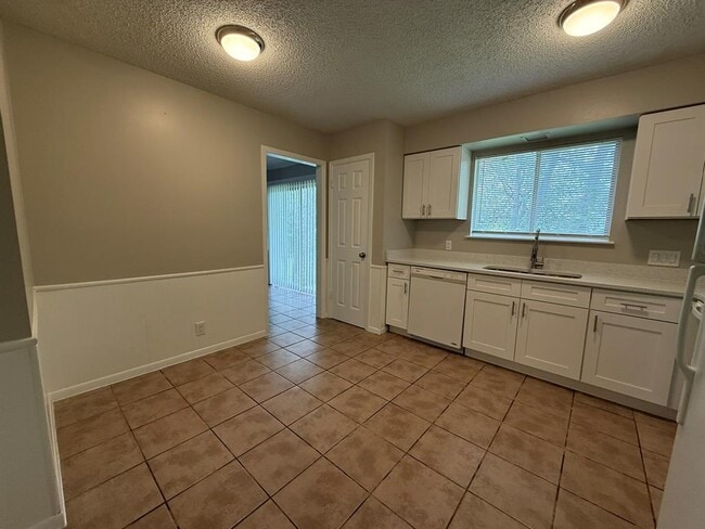 Building Photo - 12310 Willow Wild Dr