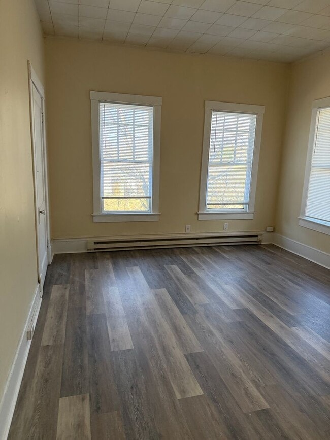 Building Photo - Historic Highland Charm – Beautifully Refurbished Upstairs Unit for Lease