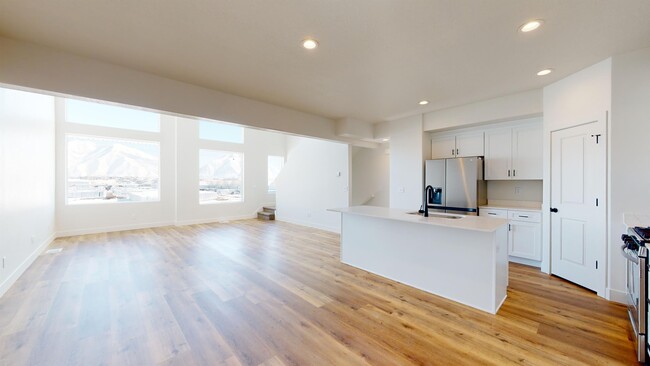 Building Photo - 539 W 1810 N