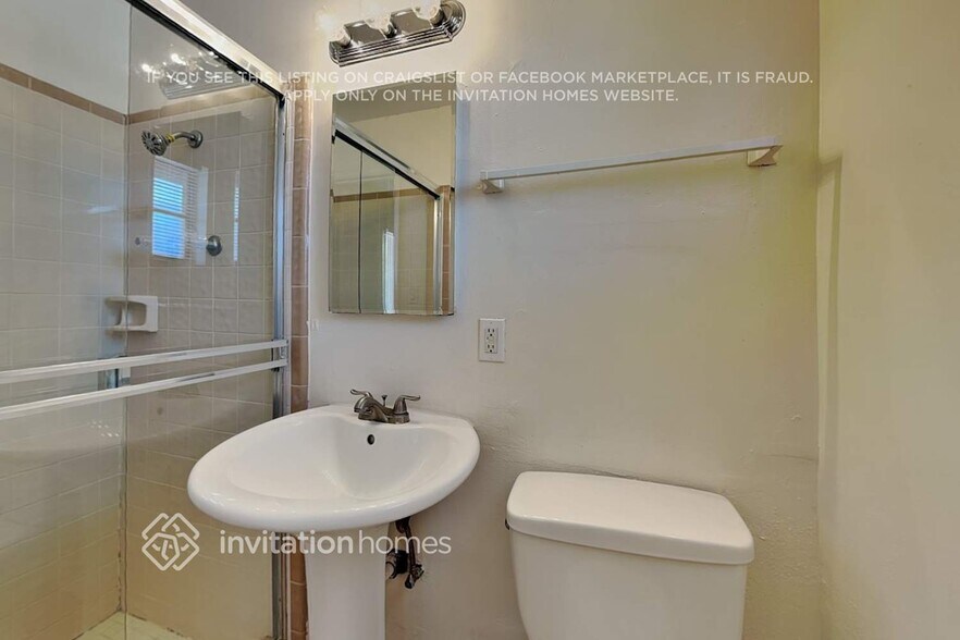 Building Photo - 1215 E Winter Dr