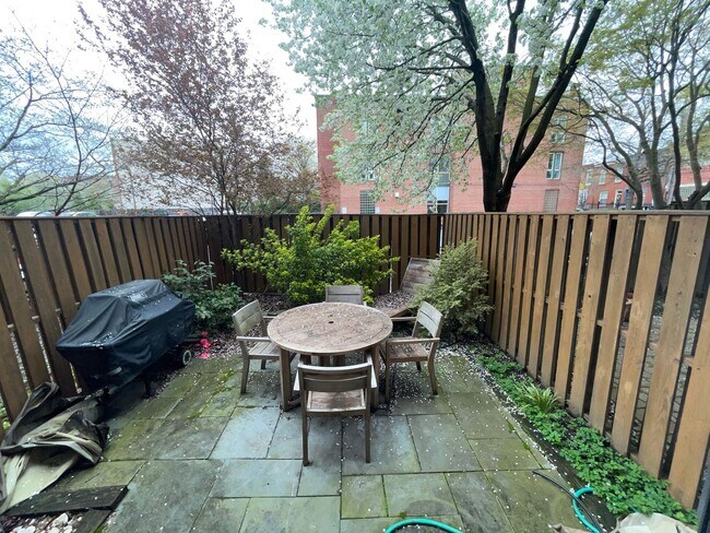 Building Photo - 3-bed, 2-bath GIANT townhouse + GARAGE, BA...