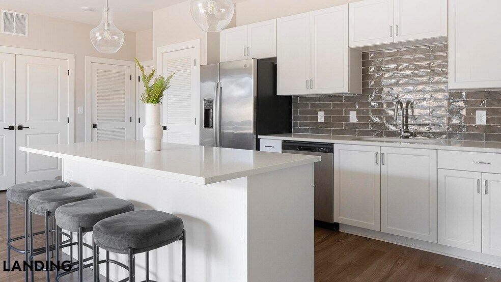 Building Photo - 1000 Forestview Dr