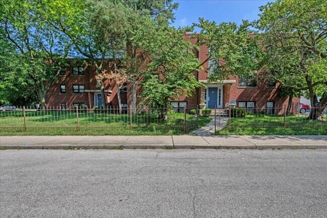 Building Photo - 306-306 E 19th St