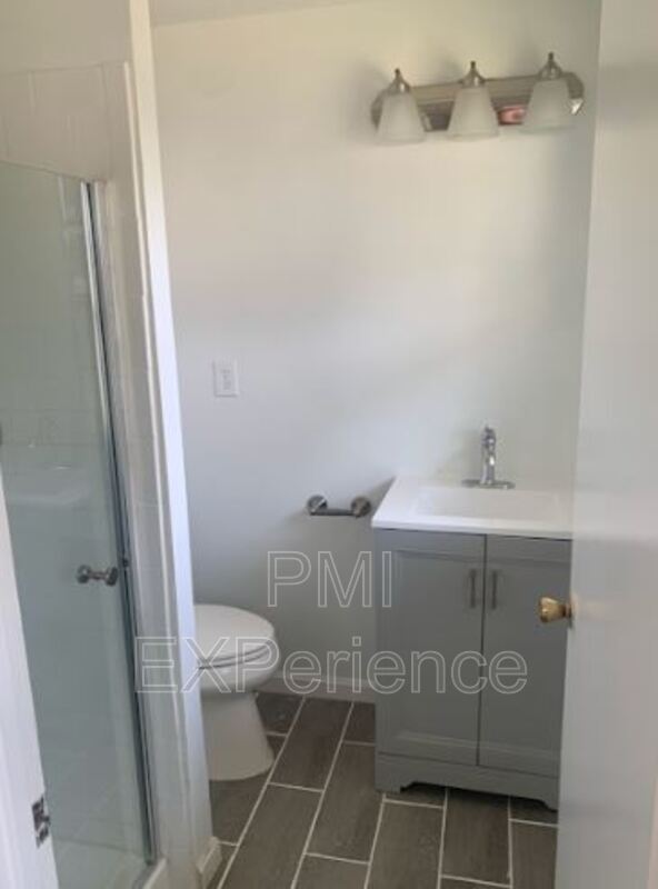 Building Photo - 5600 Daniel Cir