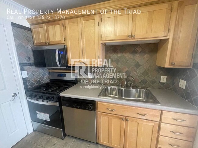 Building Photo - 2821 Tully Square