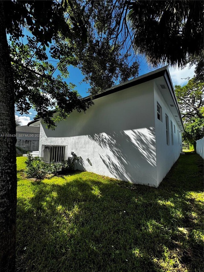 Building Photo - 2541 NW 9th St