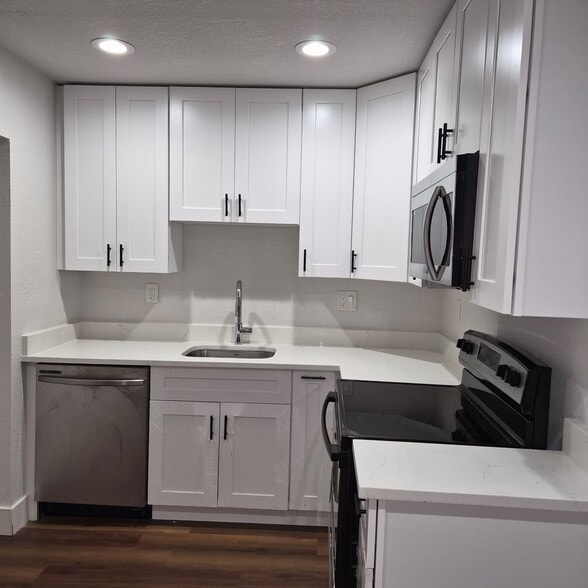 Building Photo - 5311 NE 10th Ave