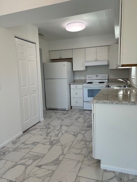 Building Photo - 2005 McMullen Ave