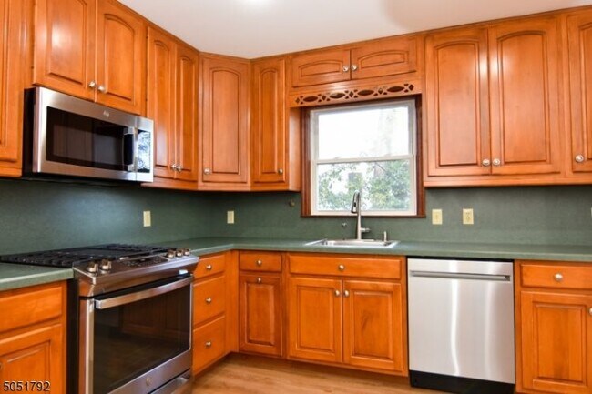 Building Photo - 311 Temple Pl