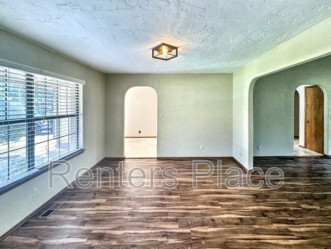 Building Photo - 5001 E 97th Pl