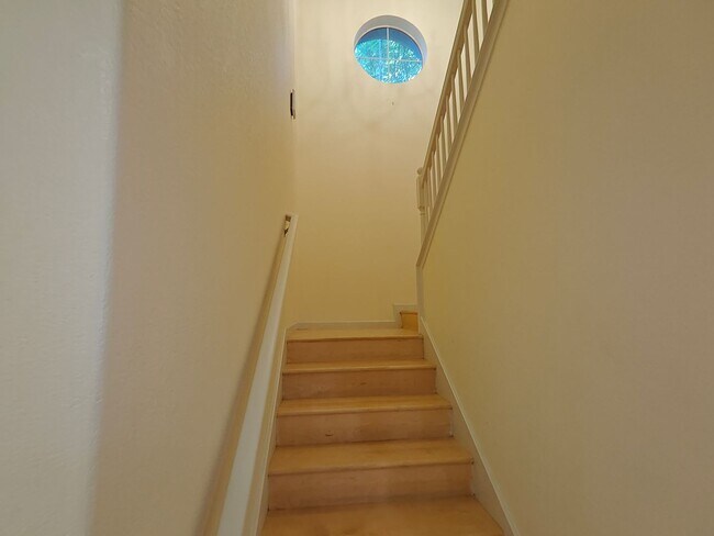 Building Photo - 3 Bedroom for Rent in River Oaks! $4,975