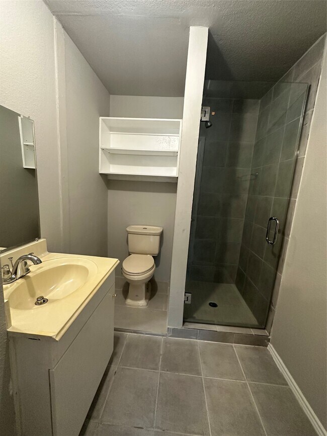 Building Photo - 8636 Village of Fondren