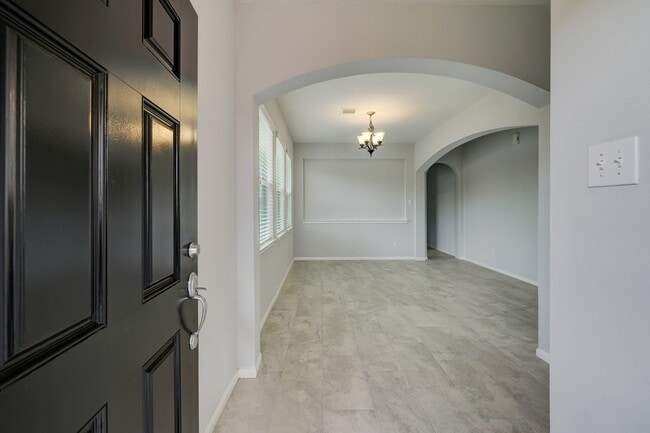 Building Photo - 6302 Provident Green Dr